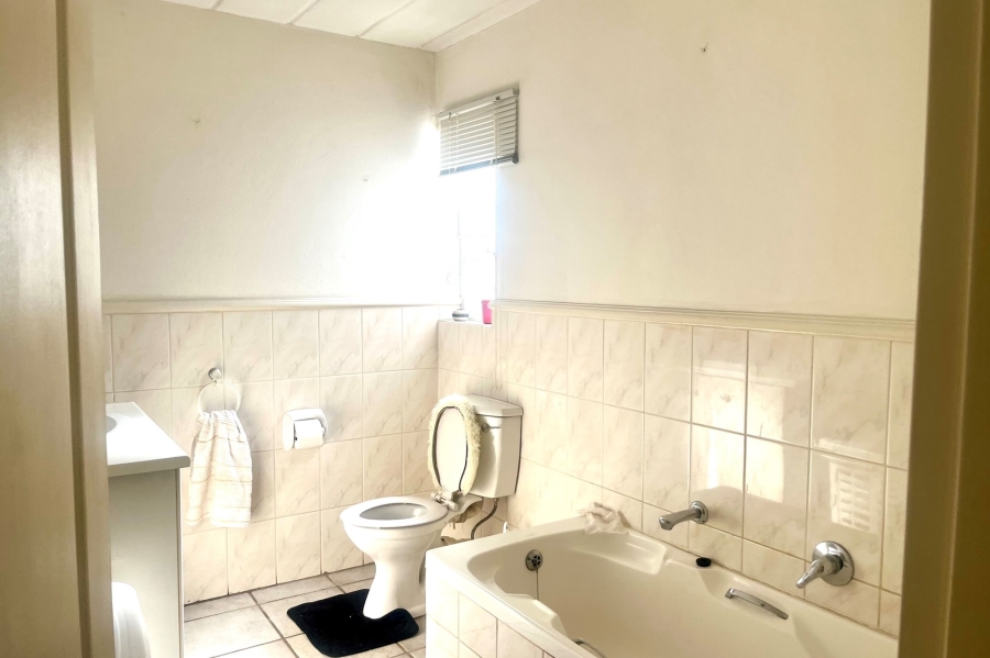 To Let 3 Bedroom Property for Rent in Caribbean Beach Club North West